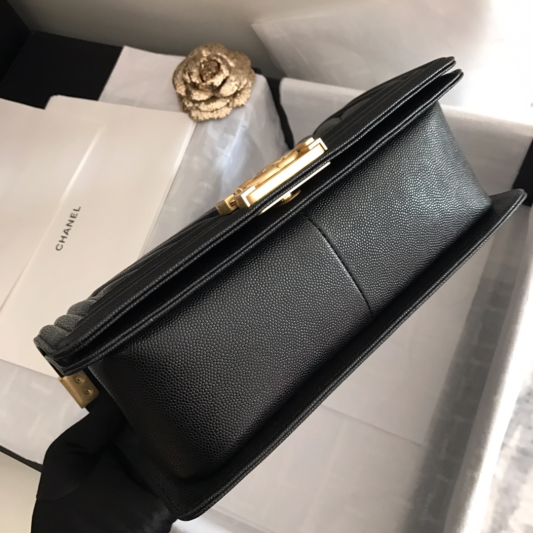 Ch**el medium boy bag chevron gold-tone metal grained leather black a67086 25cm