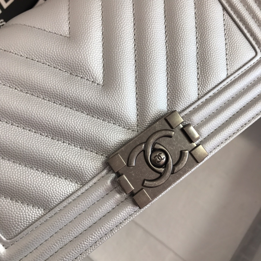 Ch**el medium boy bag chevron black-tone metal grained leather silver a67086 25cm