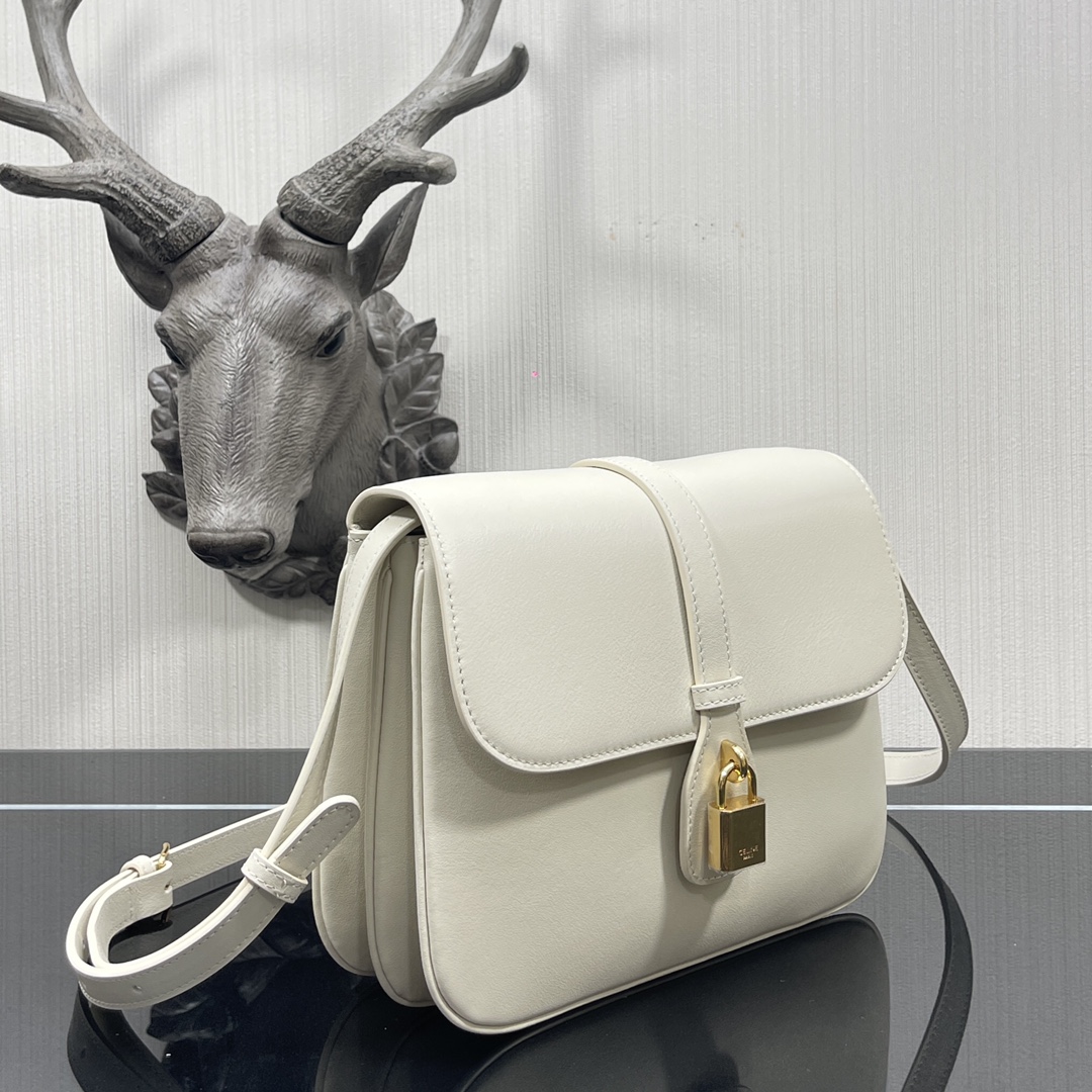 Ce1i*e medium tabou smooth leather white 196583dk1 22 x 16 x 7 cm