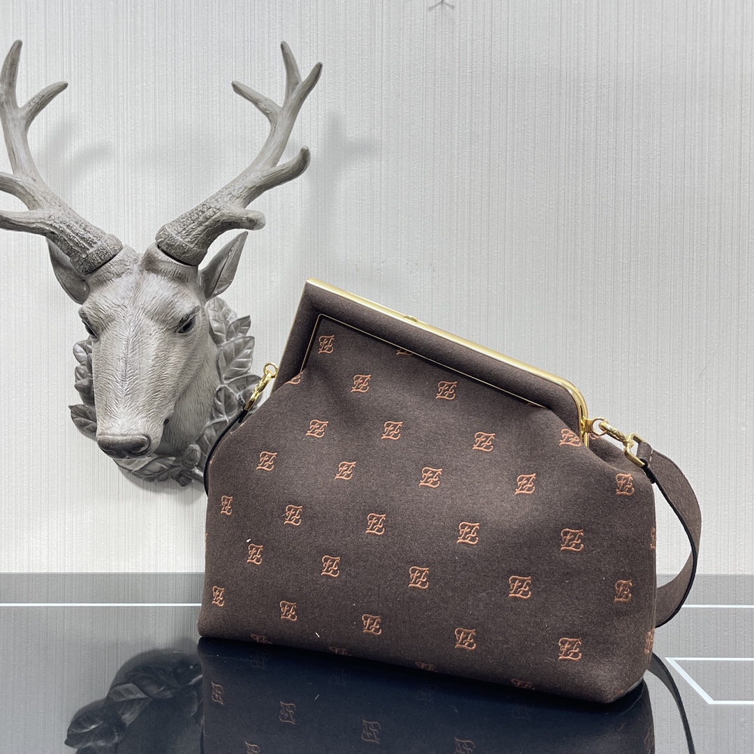 F**di medium first flannel dark brown 8bp127 32.5x15x23.5cm