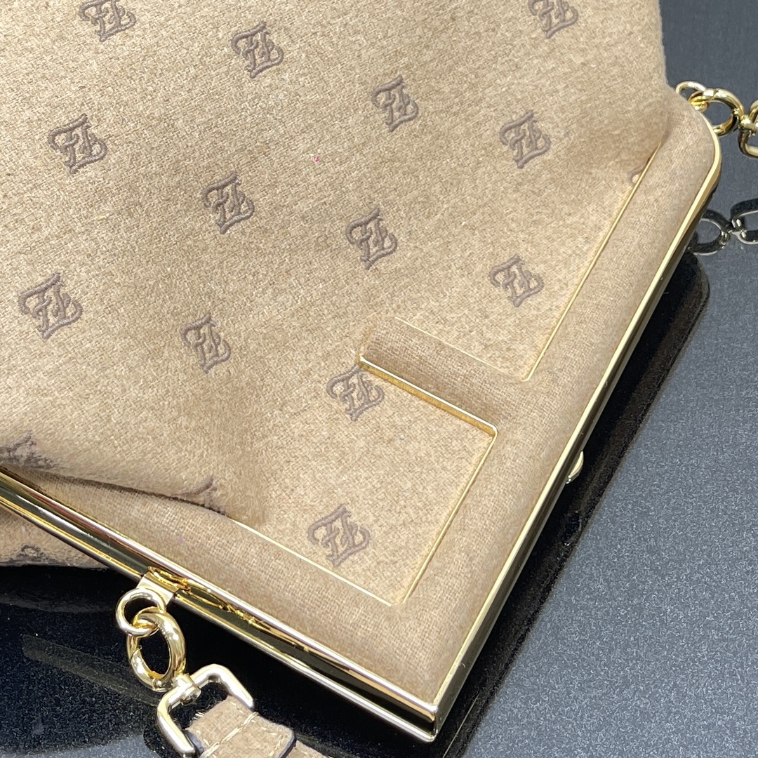 F**di medium first flannel beige 8bp127 32.5 x 15 x 23.5 cm