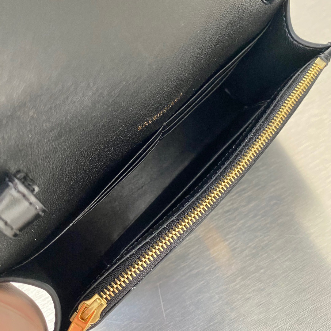 Ba1en*iaga hourglass wallet on chain black 6560501 19 x 12 x 5 cm