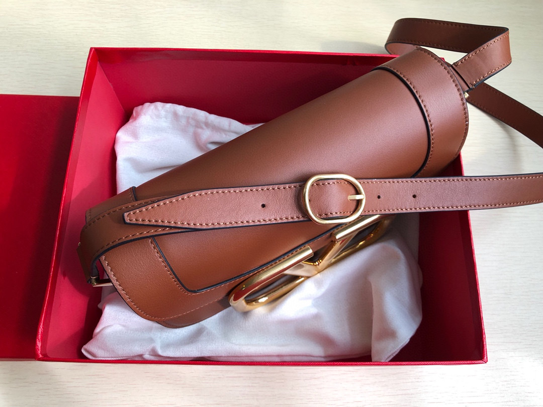 Va1e*ntin0 garavani s*pervee crossbody bag leather brown wb0g09zxl 26.5 x 9 x 15 cm