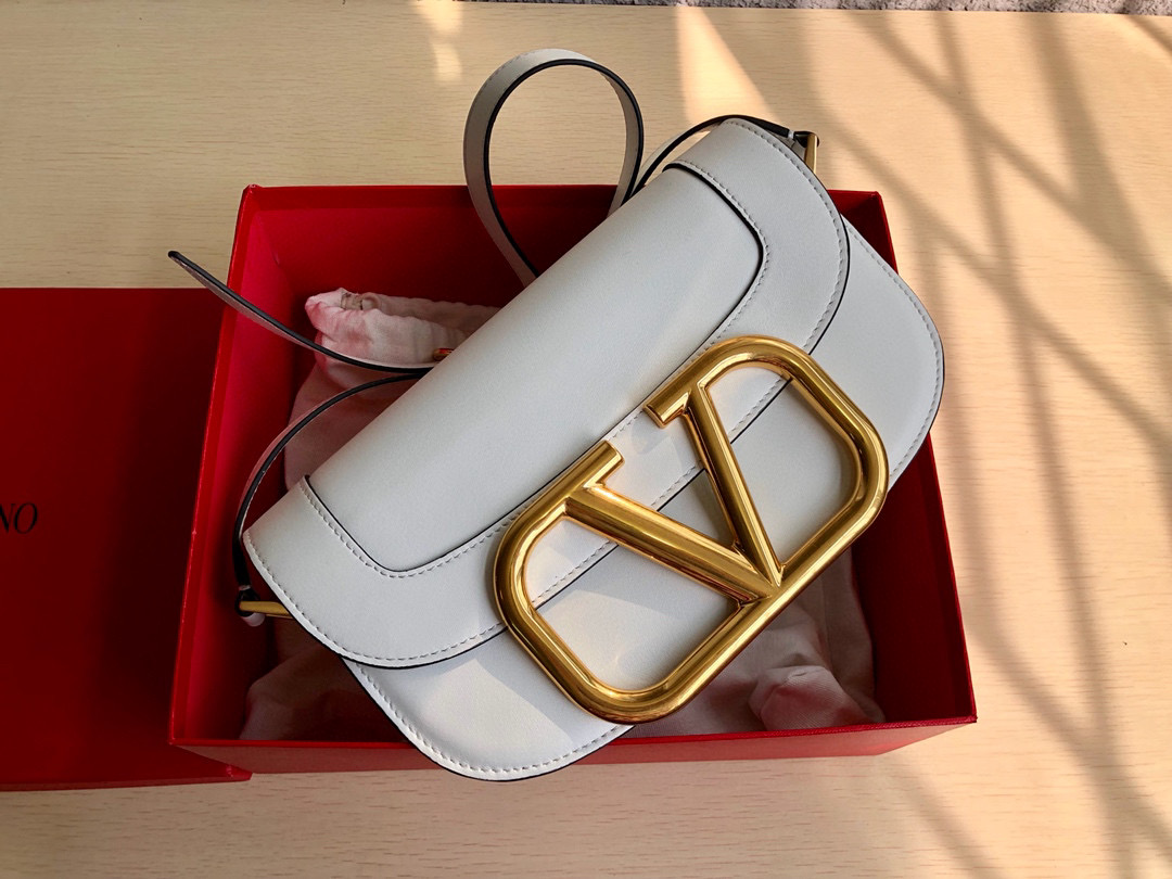 Va1e*ntin0 garavani s*pervee crossbody bag leather white wb0g09zxl 26.5 x 9 x 15 cm