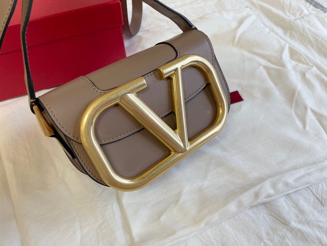 Va1e*ntin0 small s*pervee crossbody bag beige xw2b0g45zxl 18 x 7.5 x 12.5 cm