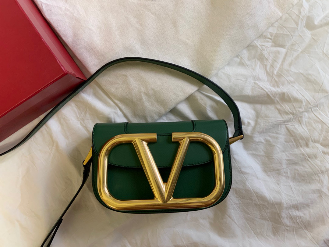 Va1e*ntin0 small s*pervee crossbody bag green xw2b0g45zxl 18 x 7.5 x 12.5 cm