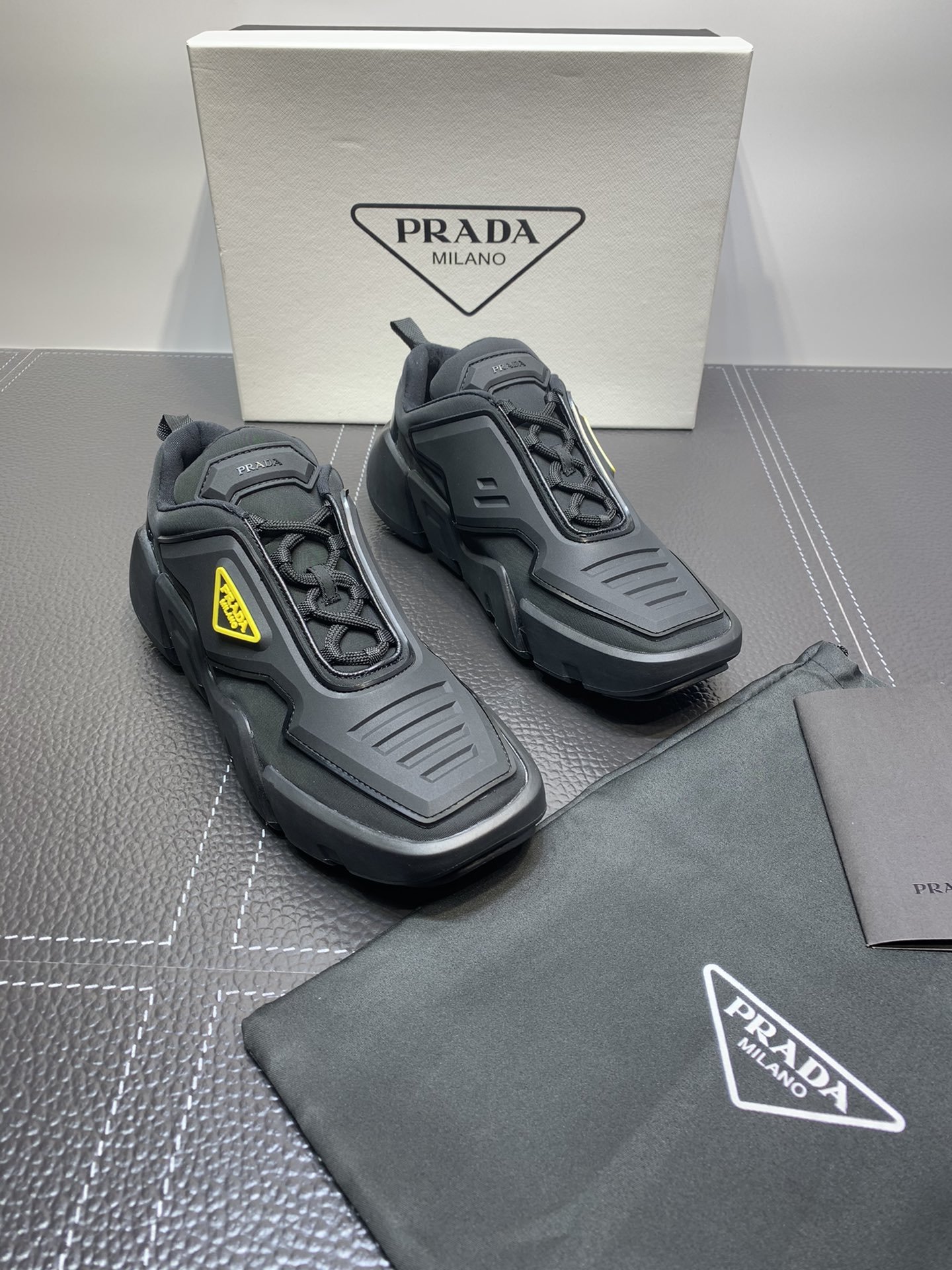 Pra*a techno strectch sneakers black