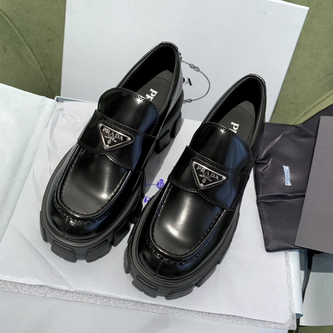 Pra*a monolith loafers leather black