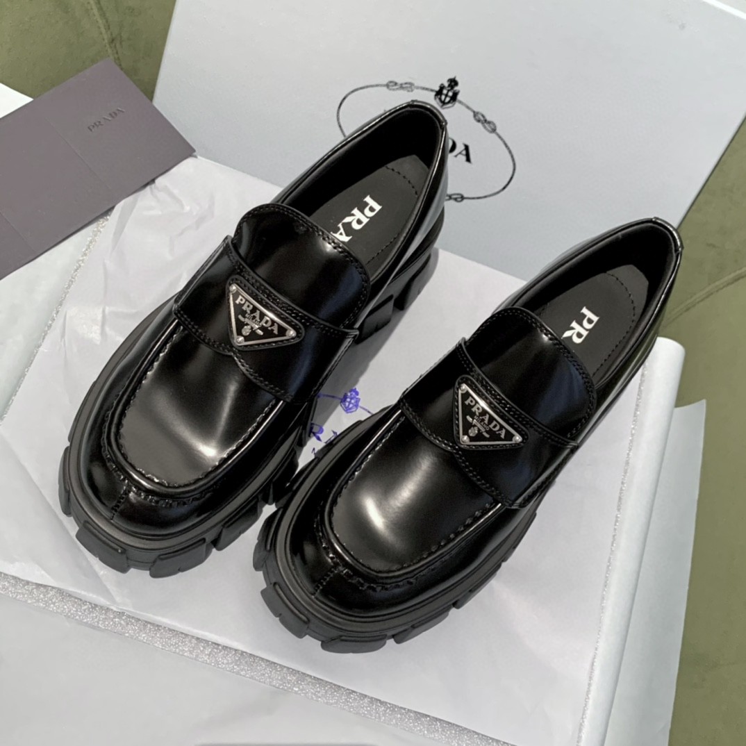 Pra*a monolith loafers leather black
