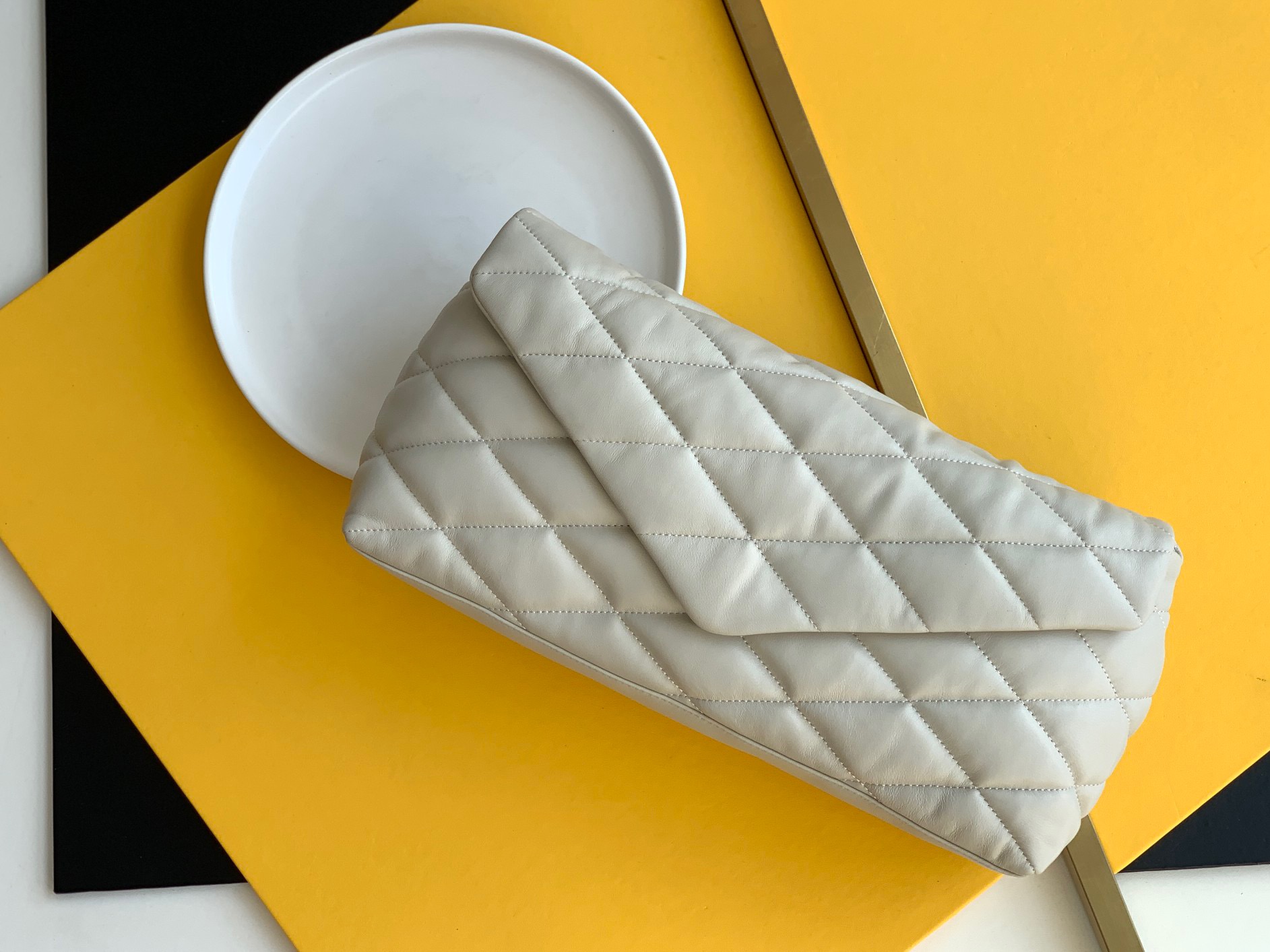 Y51 sade puffer envelope clutch leather white 6550041 38 x 19 x 11 cm