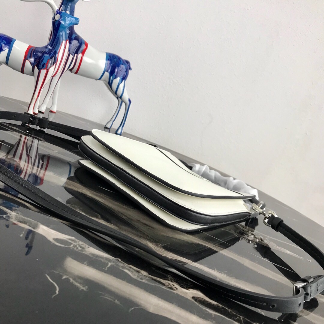 Pra*a small margit leather bag white 1bc082 20 x 7 x 20 cm