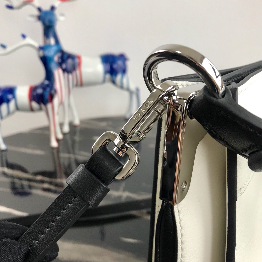 Pra*a small margit leather bag white 1bc082 20 x 7 x 20 cm