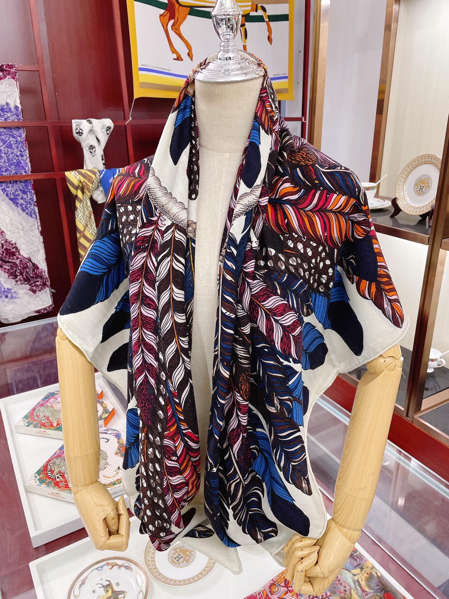 l0vis Vvtt0n scarf 11