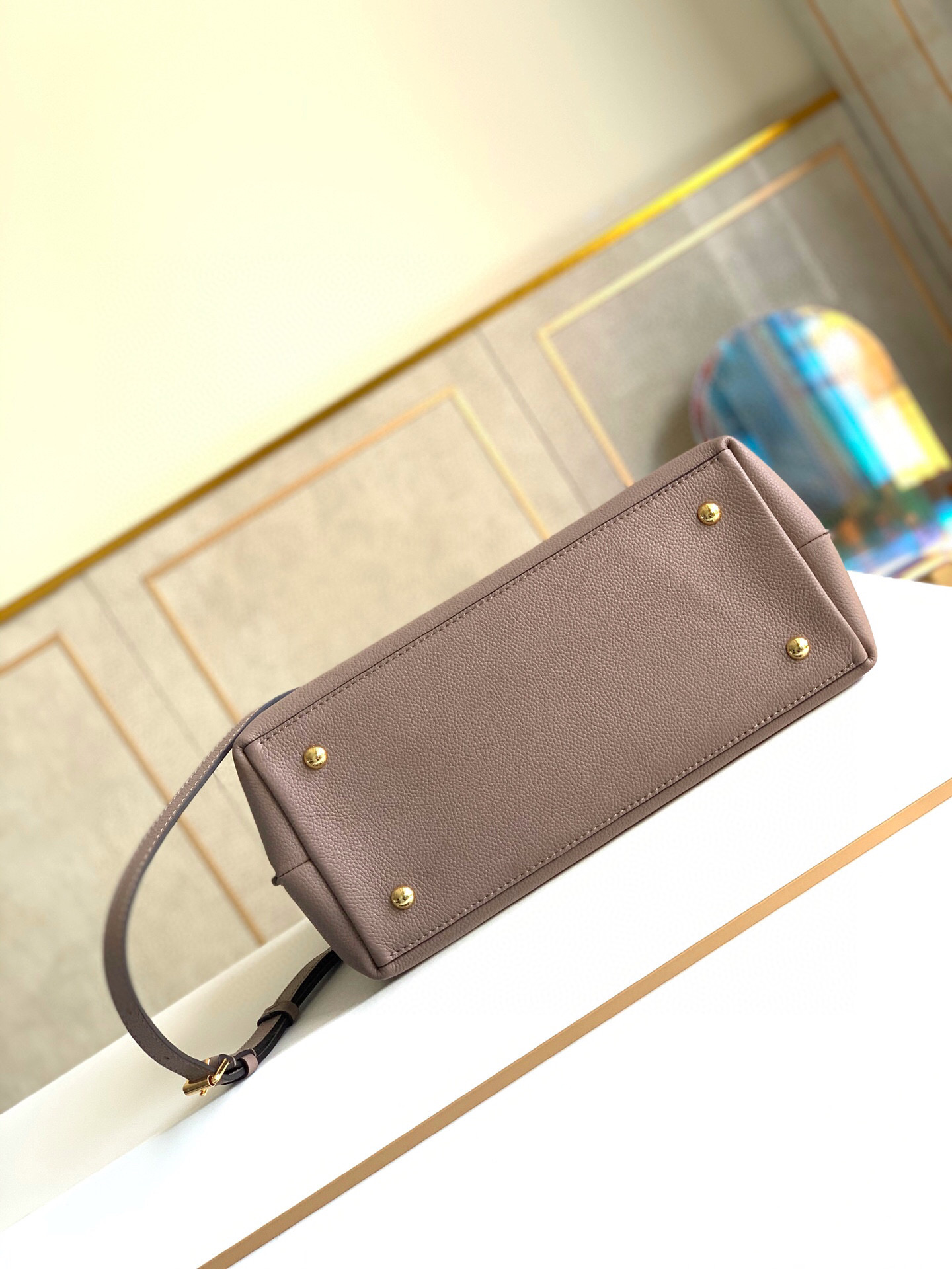 l0vis Vvtt0n lockme ever mm beige m56094 33.5 × 21.5 × 14.5 cm