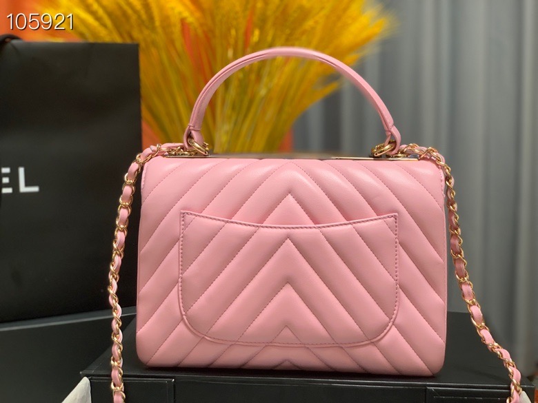 Ch**el Ch**elv has smooth sandwich pink bag 25cm