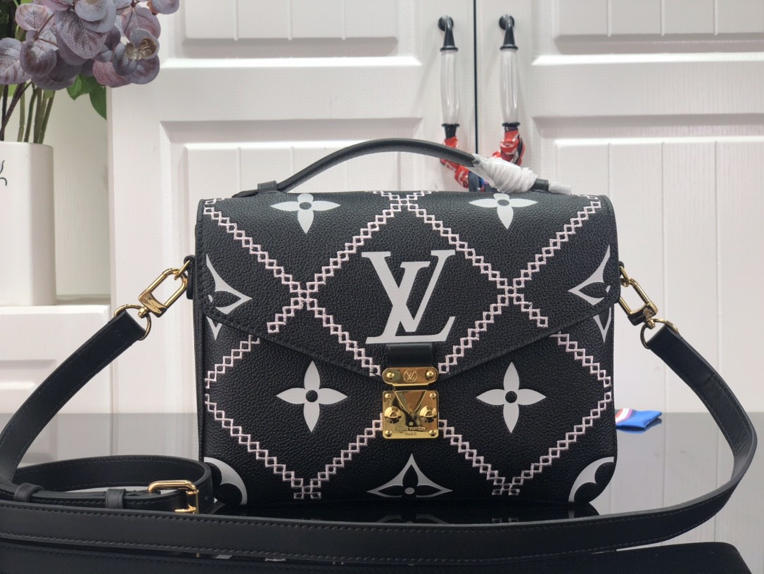 LV POCHETTE METIS M46028 black 25cm