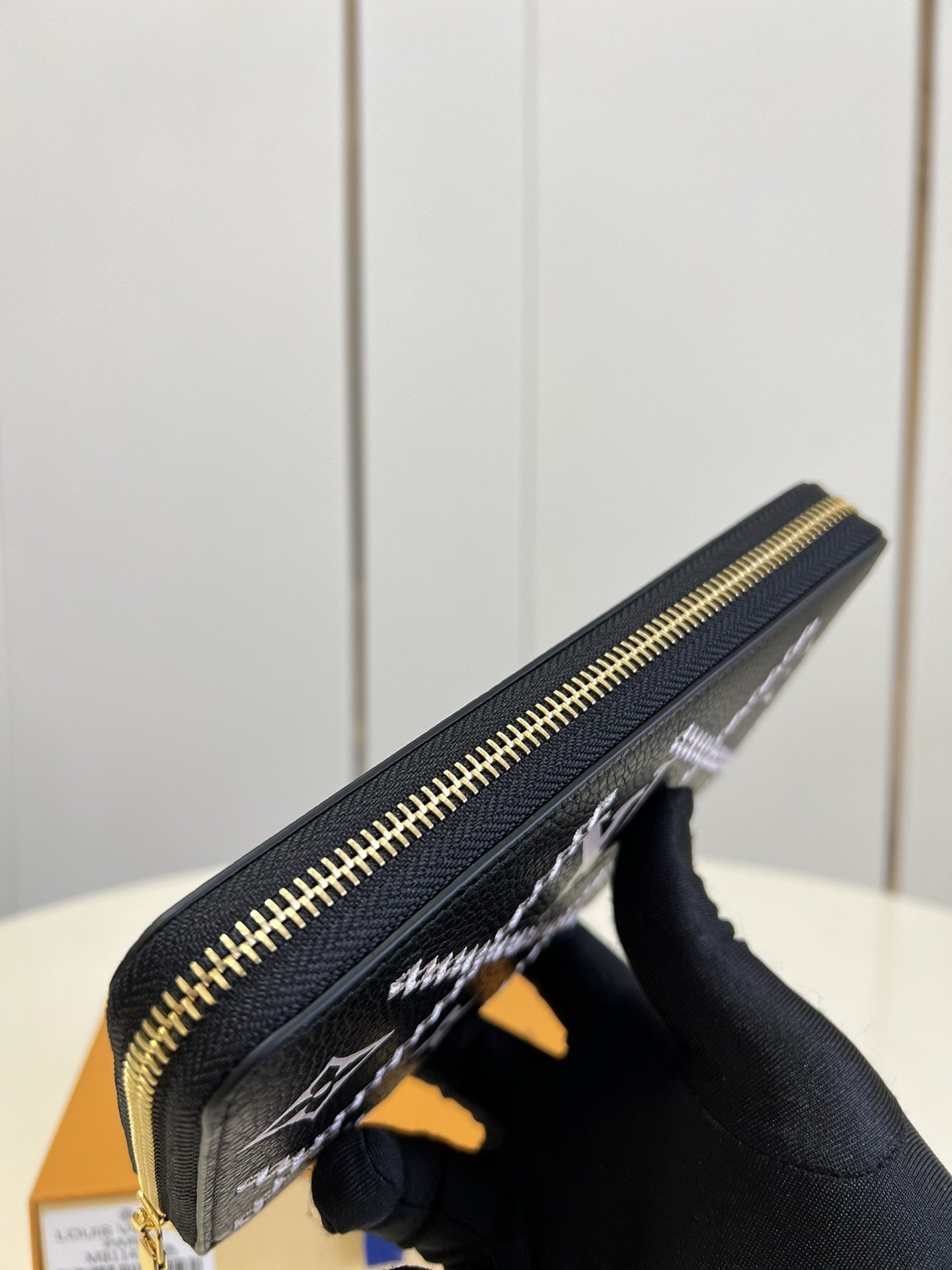 L-V M81141 Zippy Monogram Vernis black 19.5cm