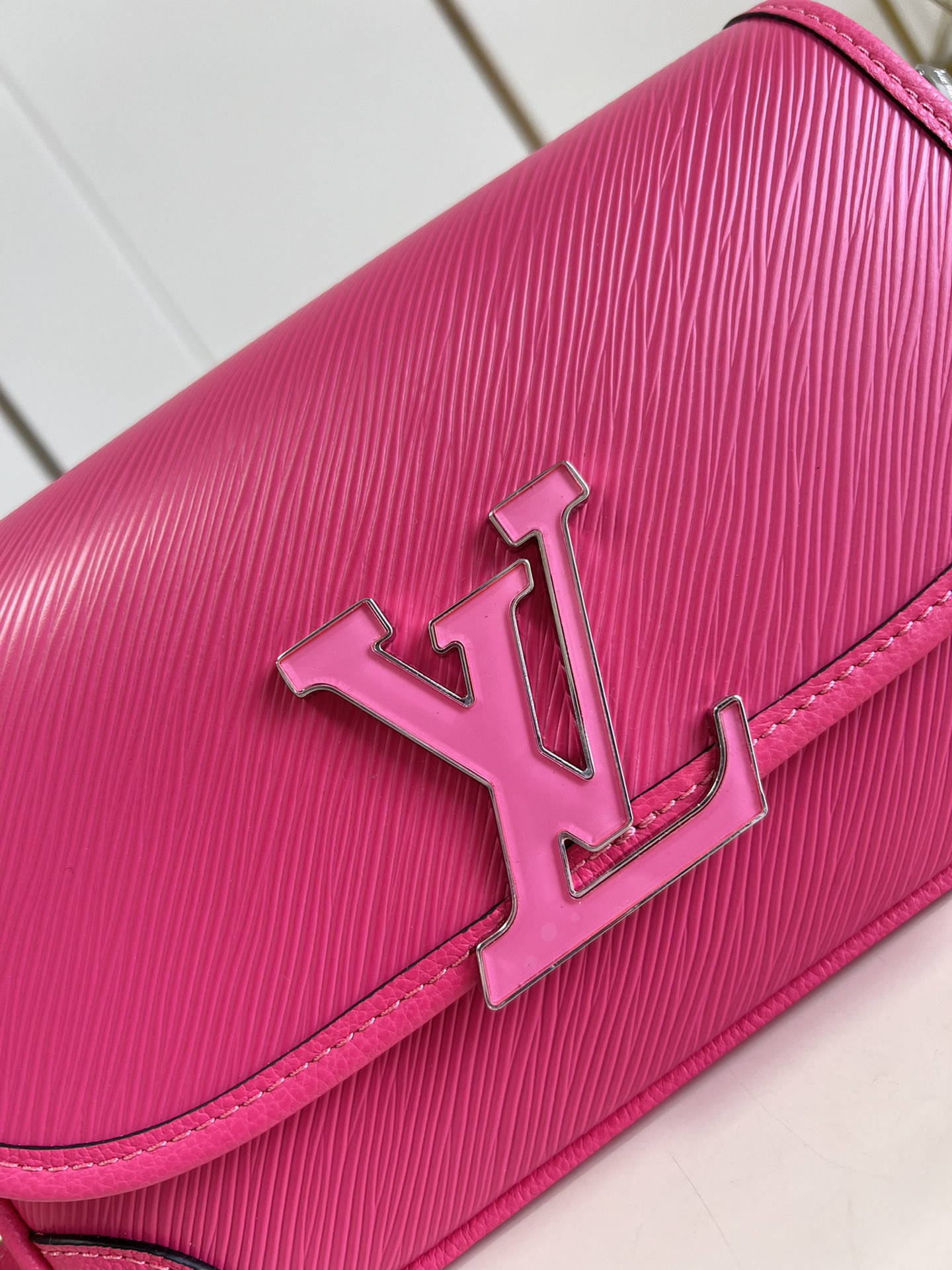 l0vis Vvtt0n buci handbag m59386 24.5cm 01