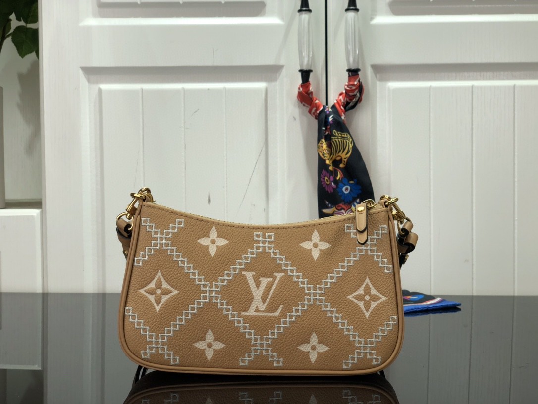 LV EASY POUCH ON STRAP M80349 19cm