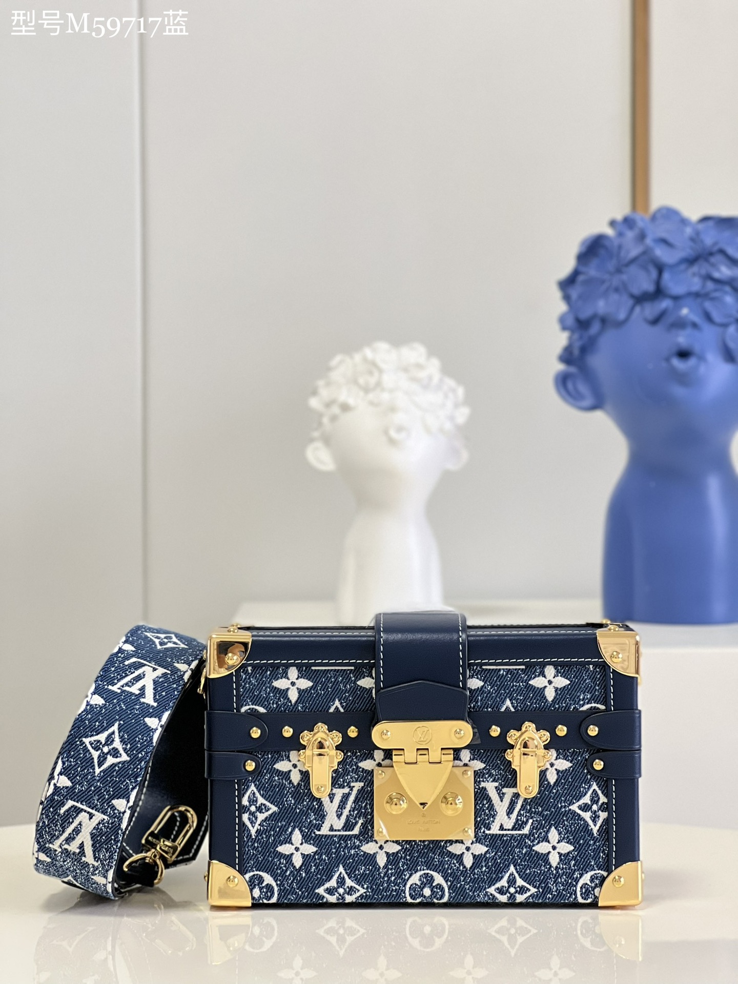 LV Nicloas Ghesquière Petite Malle bag Monogram 20 cm