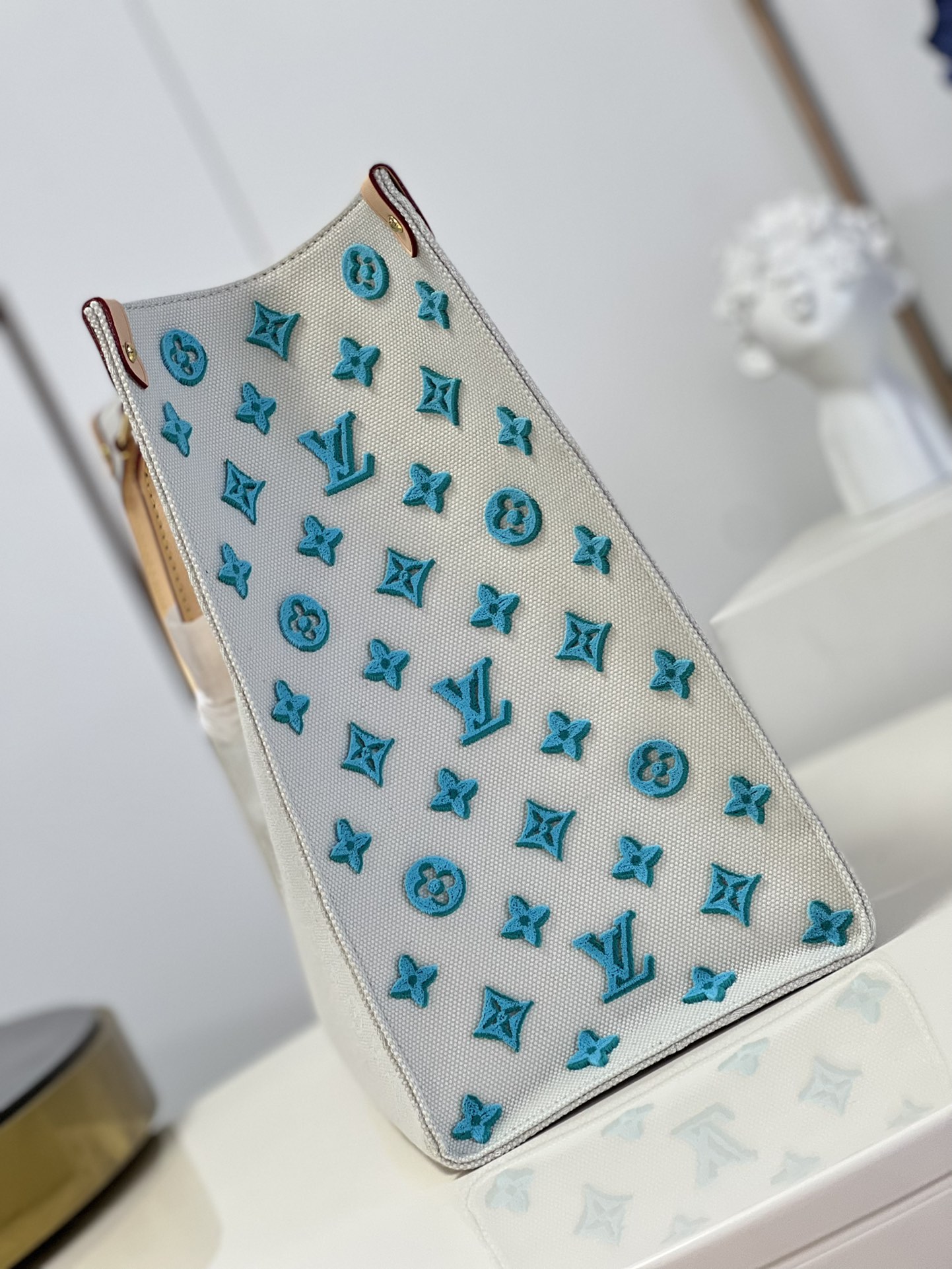 LV On the go rose red