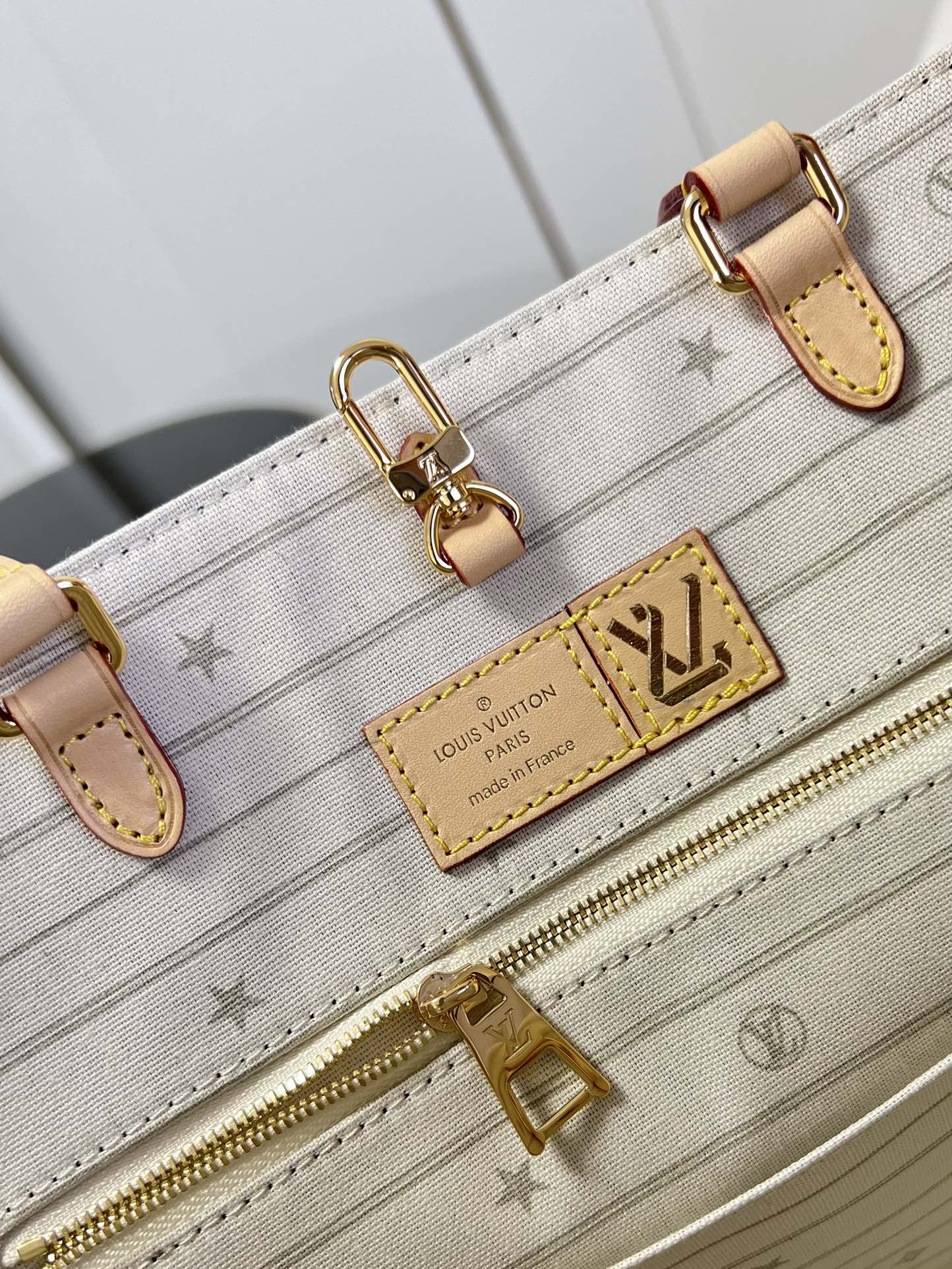 LV On the go rose red