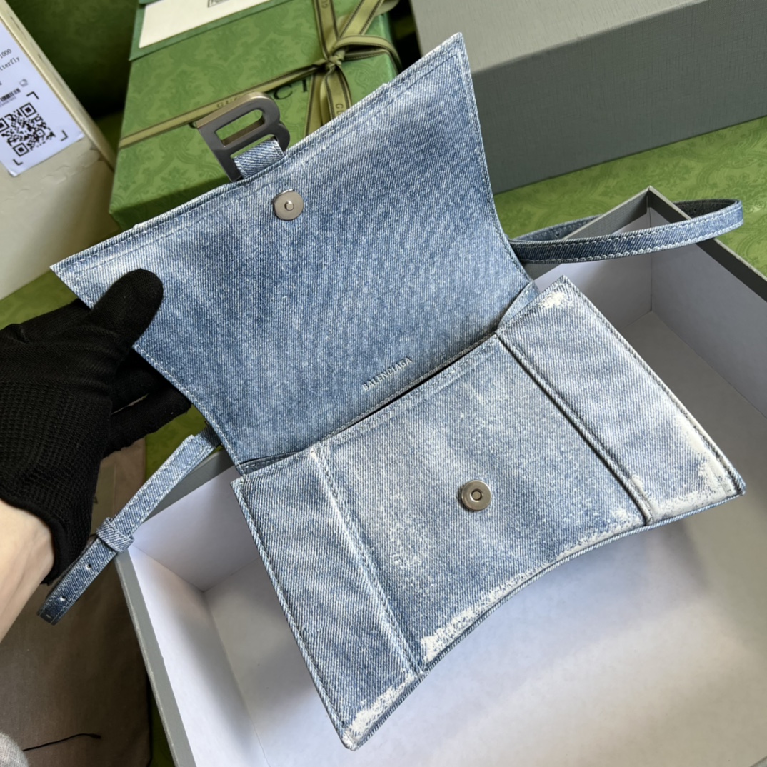 Ba1en*iaga hourglass 23cm