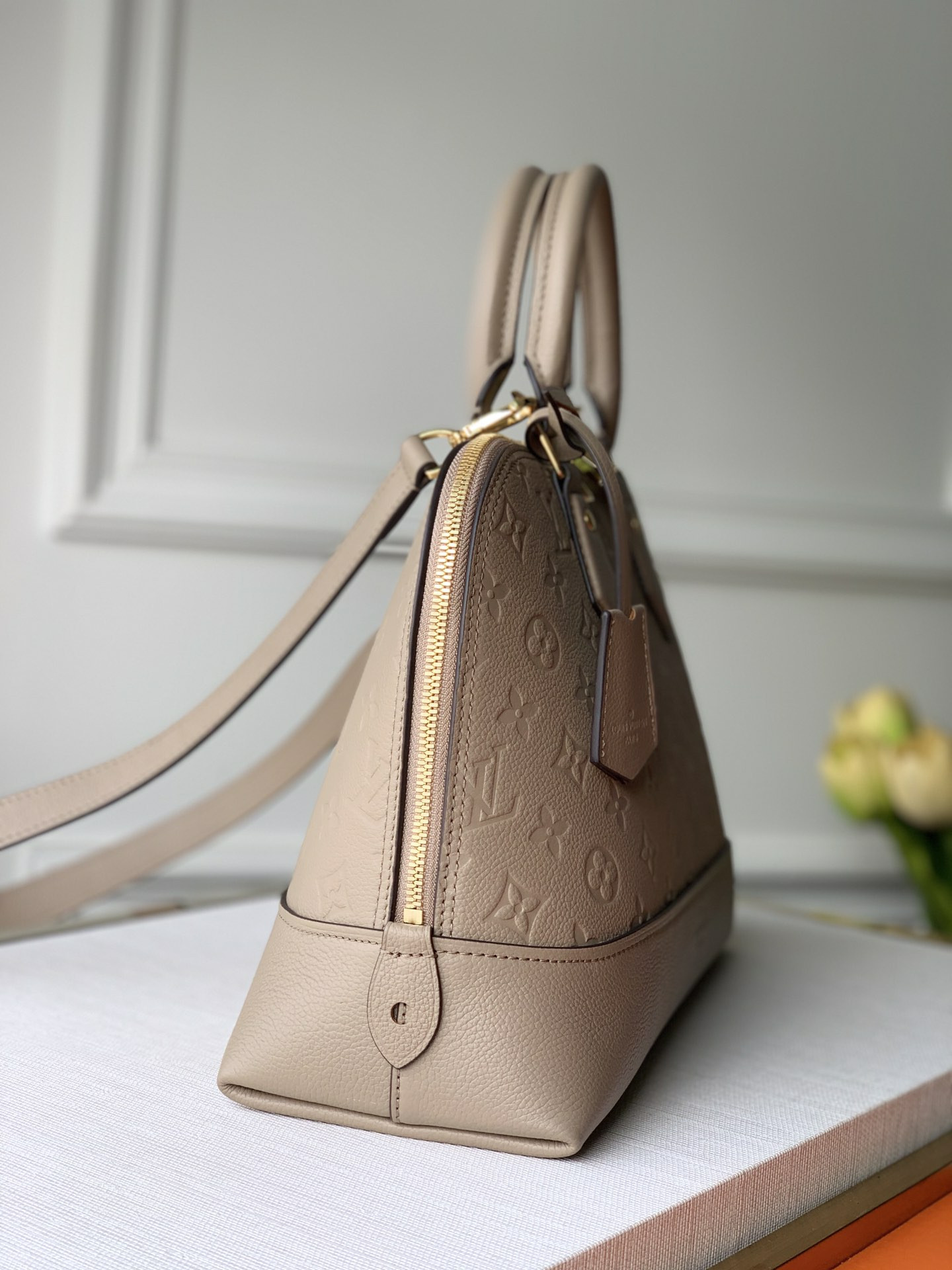 LV Alma PM relief full leather embossed M44832 Large Light coffe - 32×24×15cm