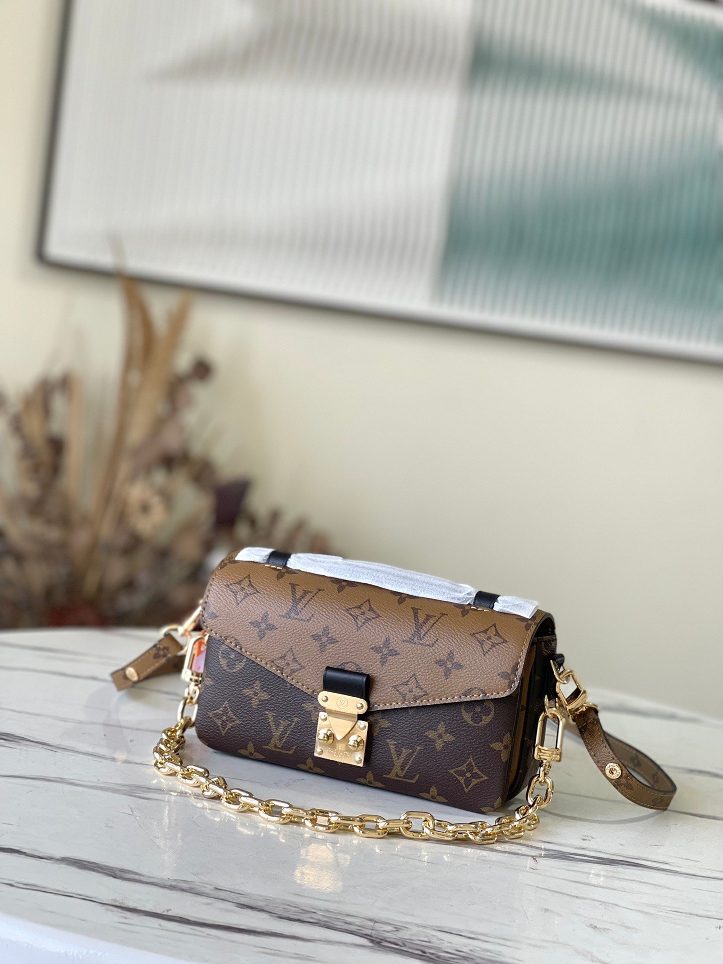 LV Pochette Métis East West M46279 - 21.5cm x 13.5cm x 6 cm