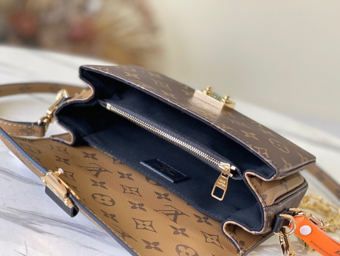 LV Pochette Métis East West M46279 - 21.5cm x 13.5cm x 6 cm