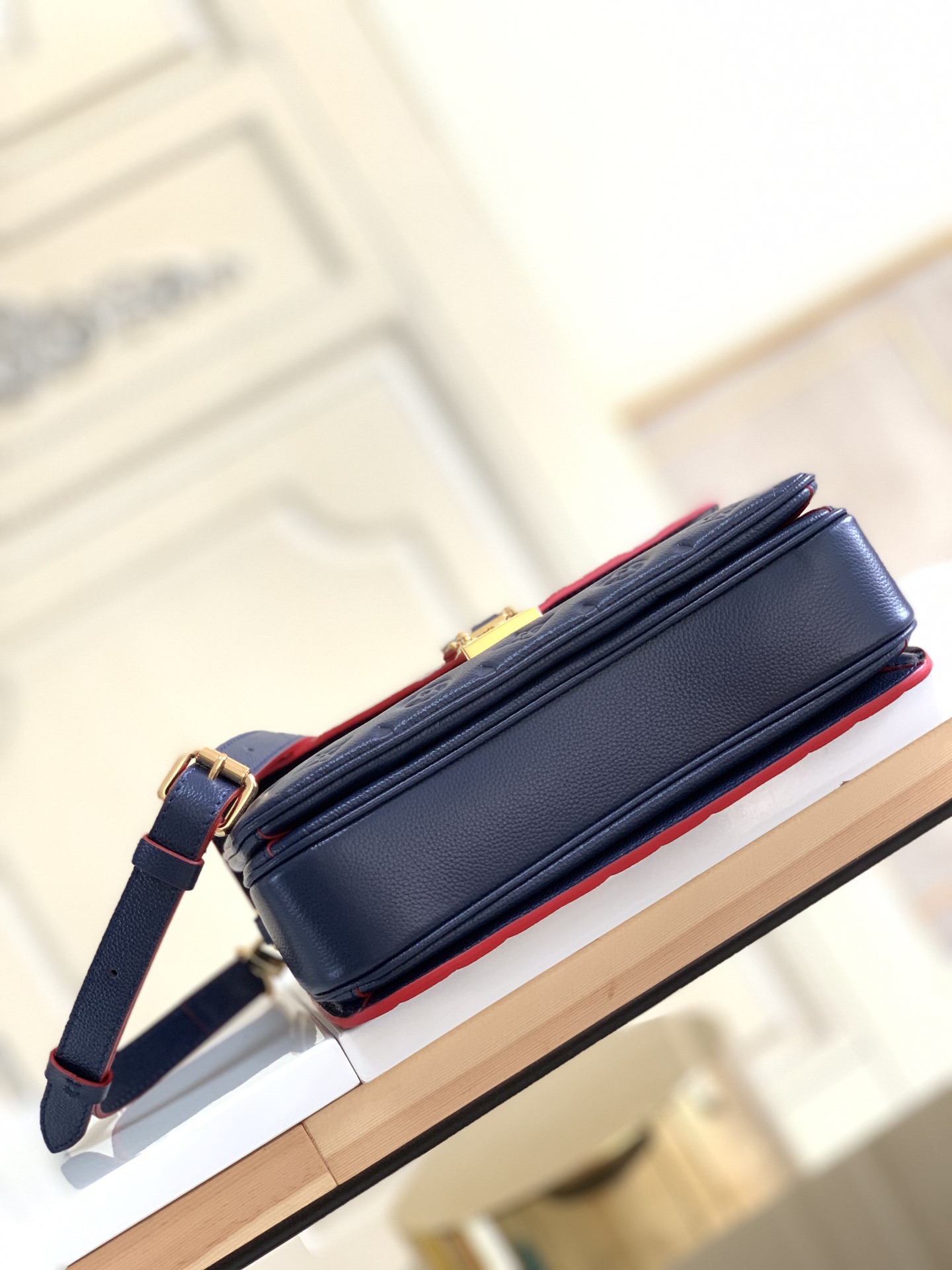 lV Pochette Métis Monogram Empreinte Leather Marian Rouge M41487 - 25x19x7cm