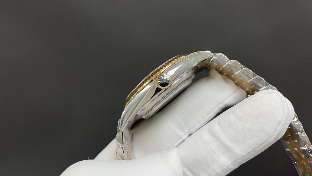 R01ex oyster perpetual date just golden