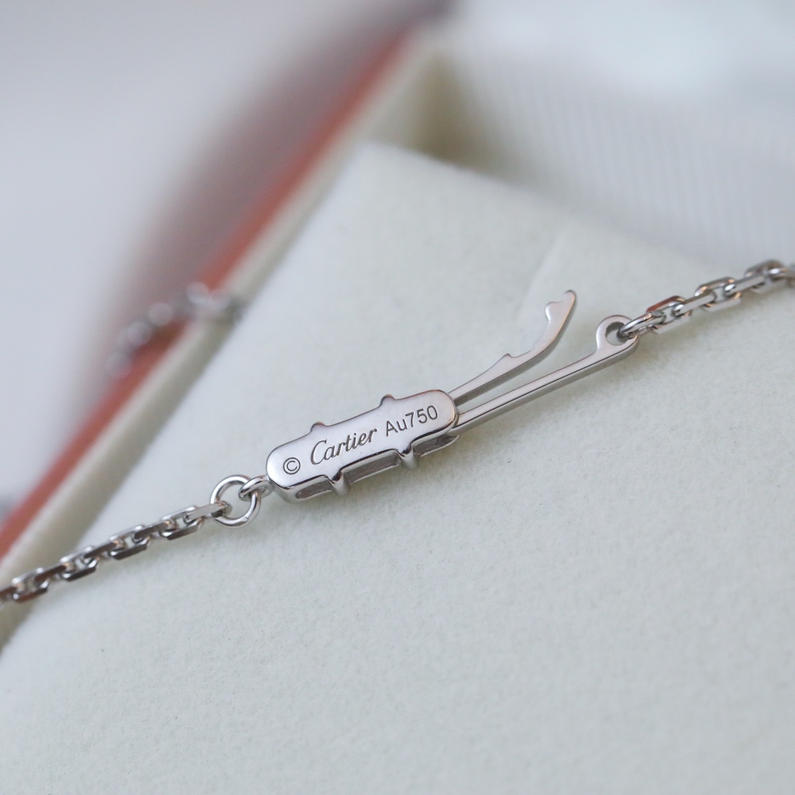 Ca*t1er love necklace