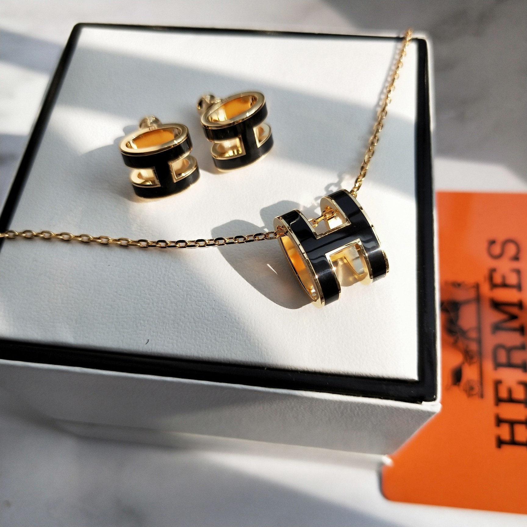 H**me5 pop h  necklace