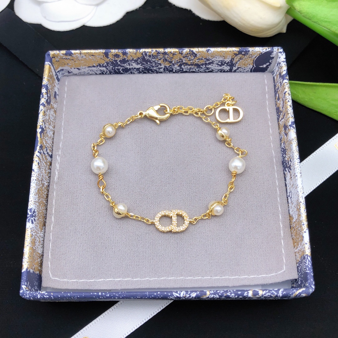 D10r cd golden  peal bracelet