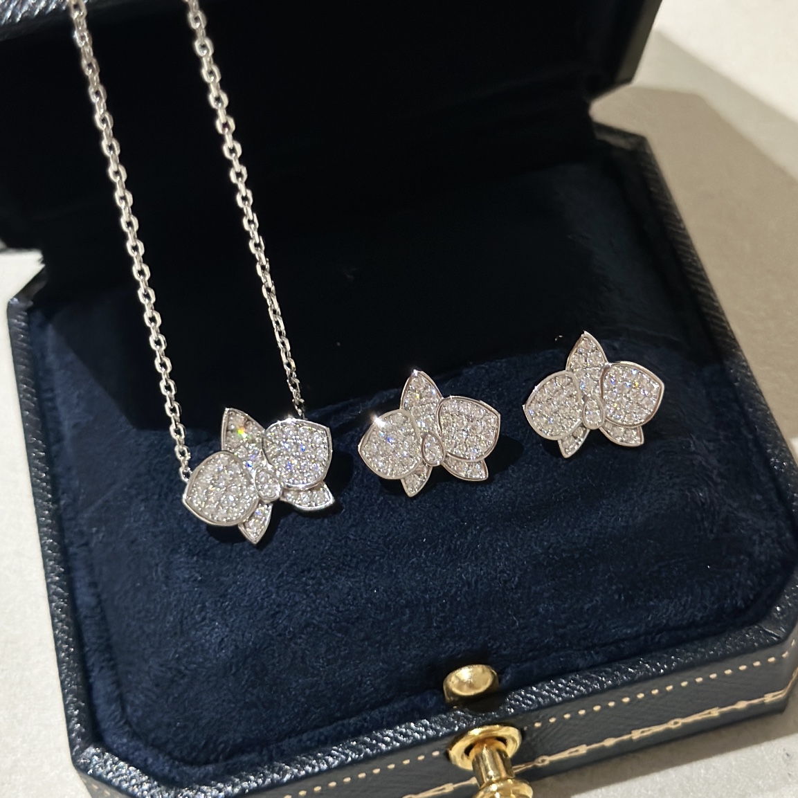 ca*t1er orchid 3 sets with D1am0nd