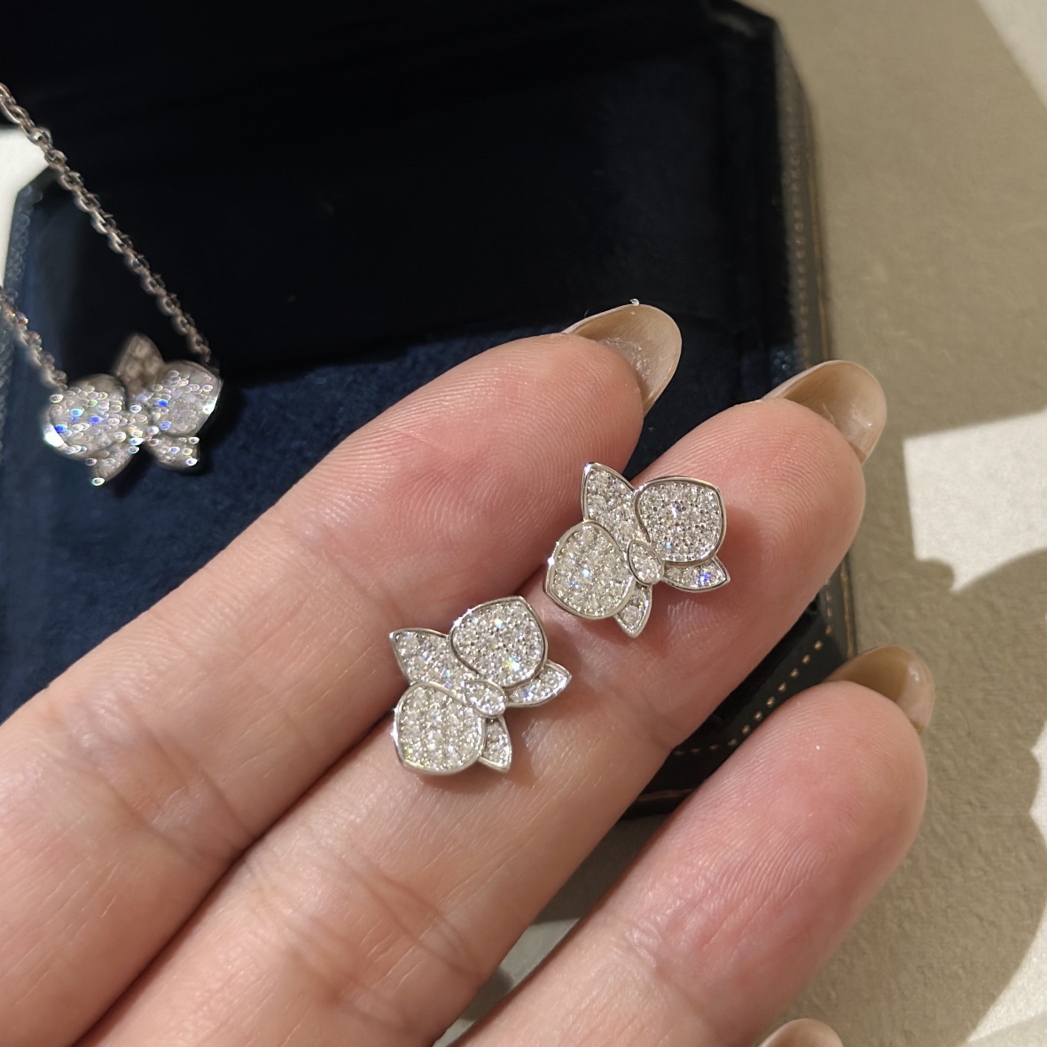 ca*t1er orchid 3 sets with D1am0nd