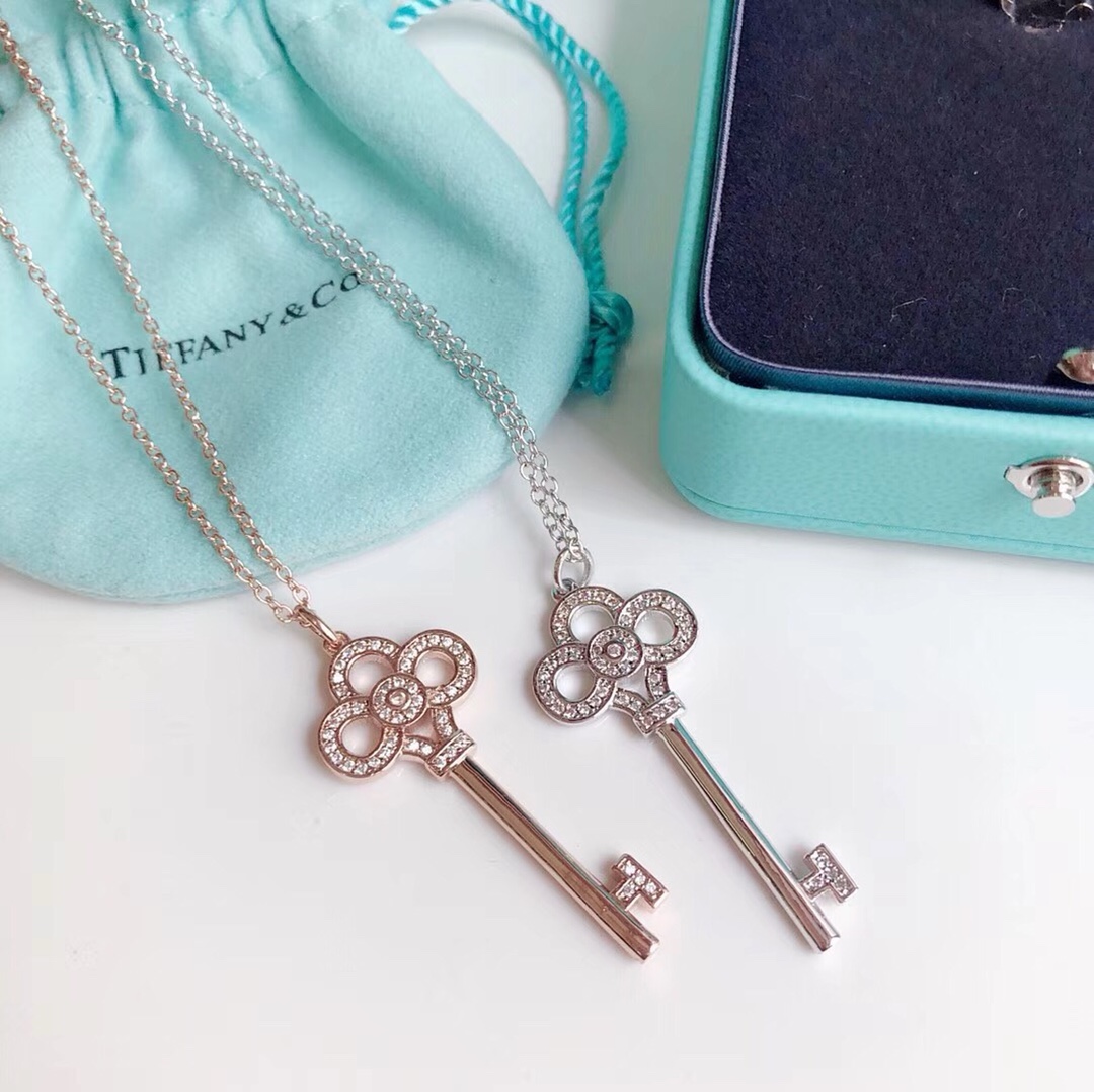 T*f*ny keys necklace