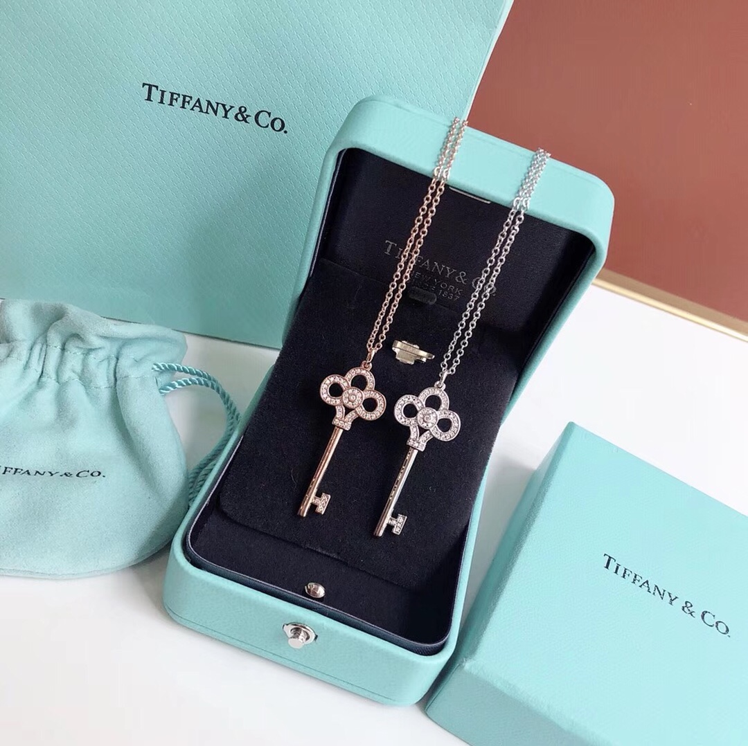 T*f*ny keys necklace