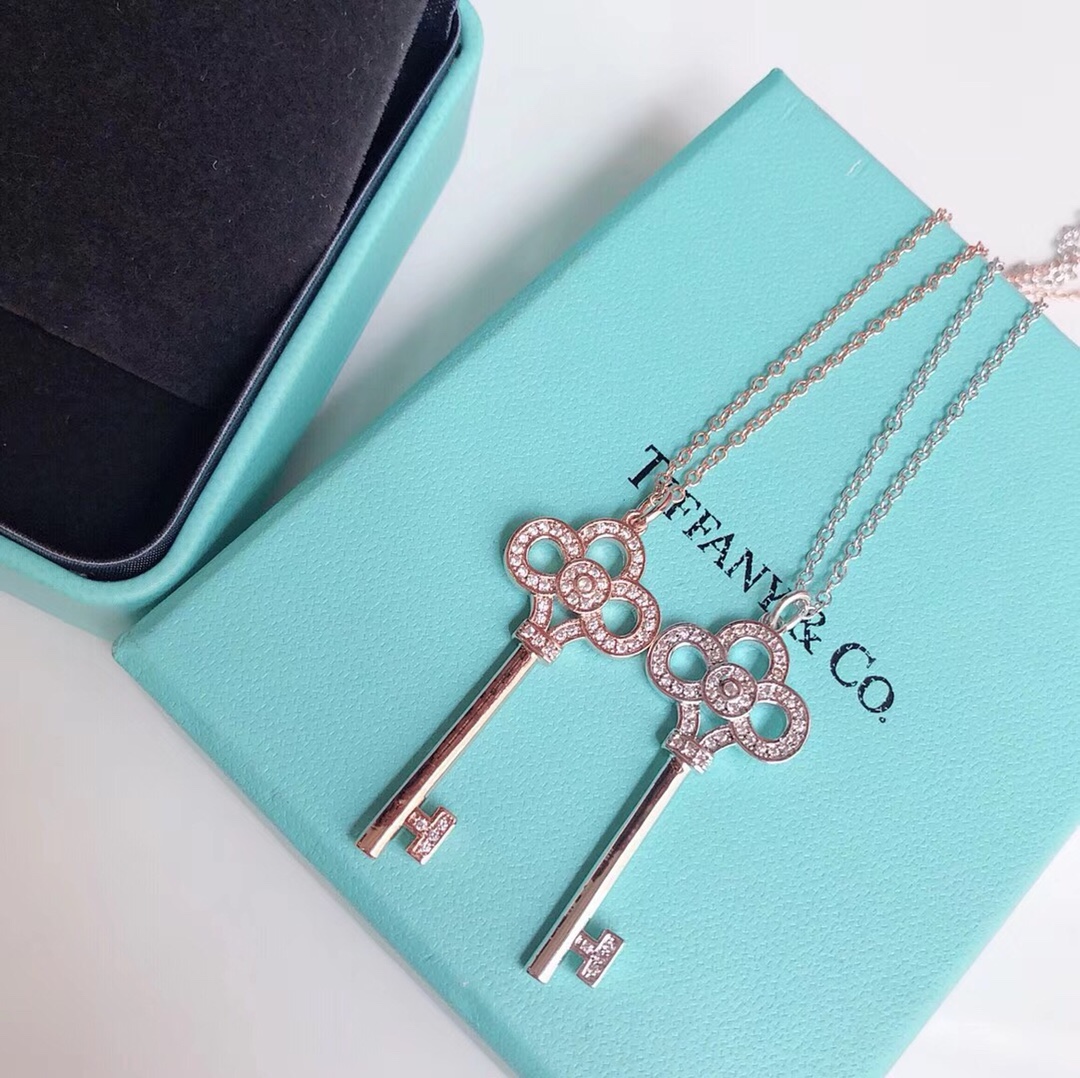 T*f*ny keys necklace