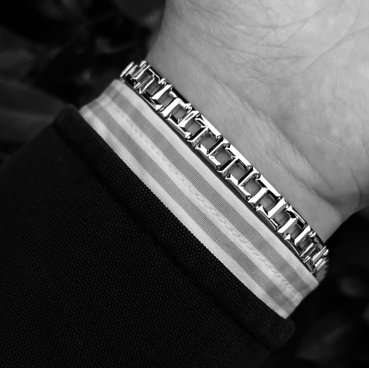T*f*ny t logo bracelet 001