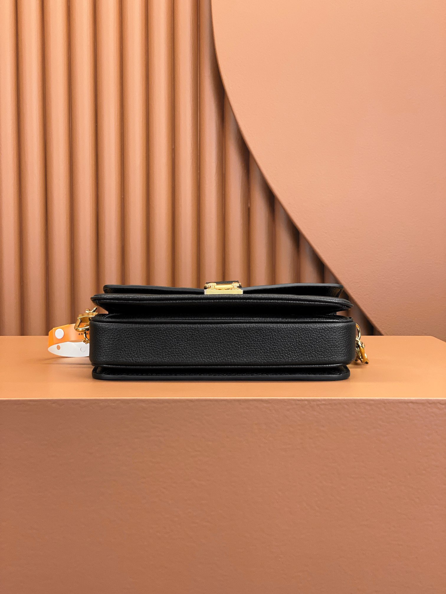 LV east west metis black 21.5x6x13.5cm M46595