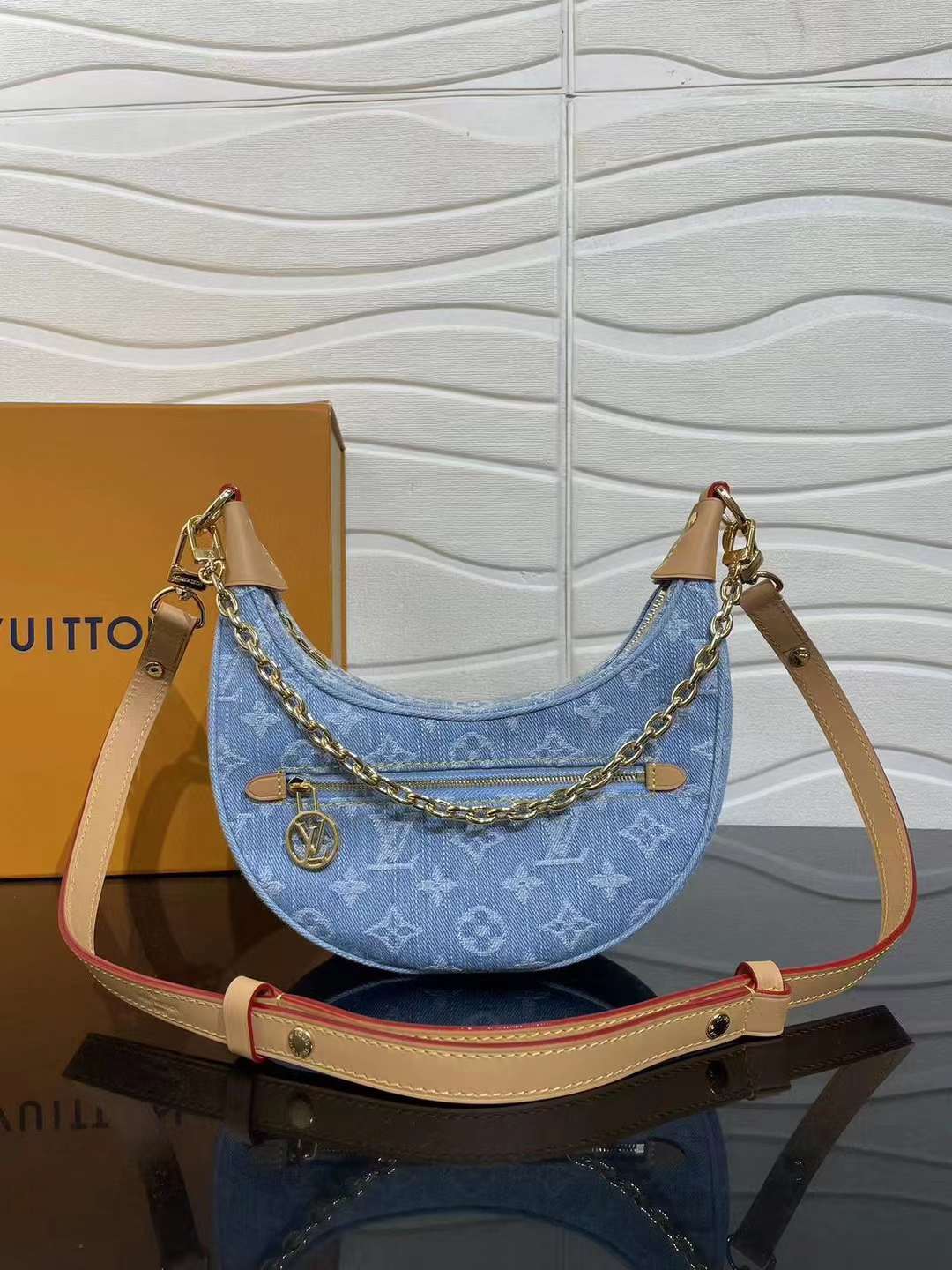 lv LOOP bag light blue 23cm