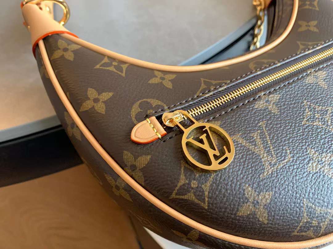 lv loop bag monogram 23cm