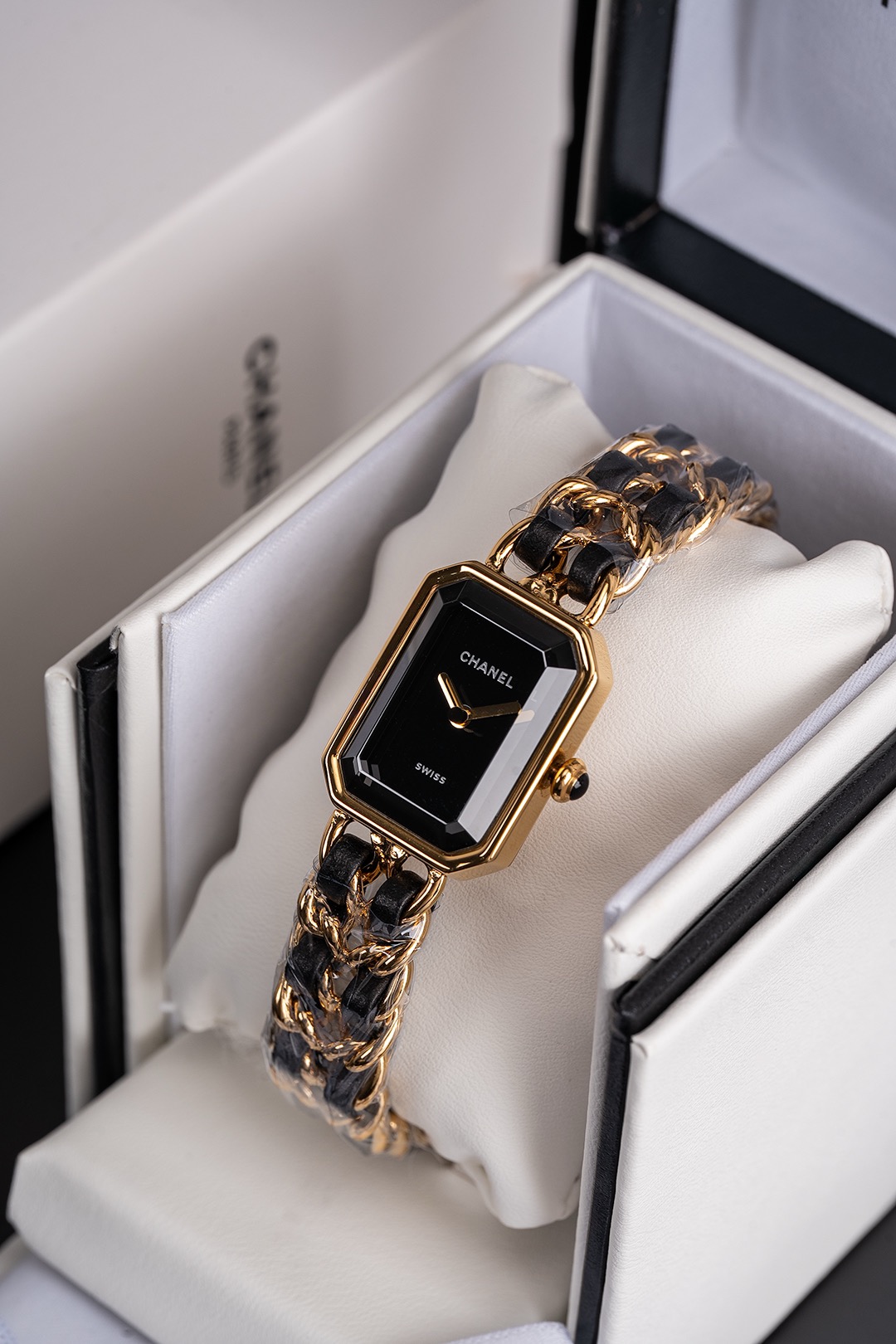 Ch**el watch quartz watch 001