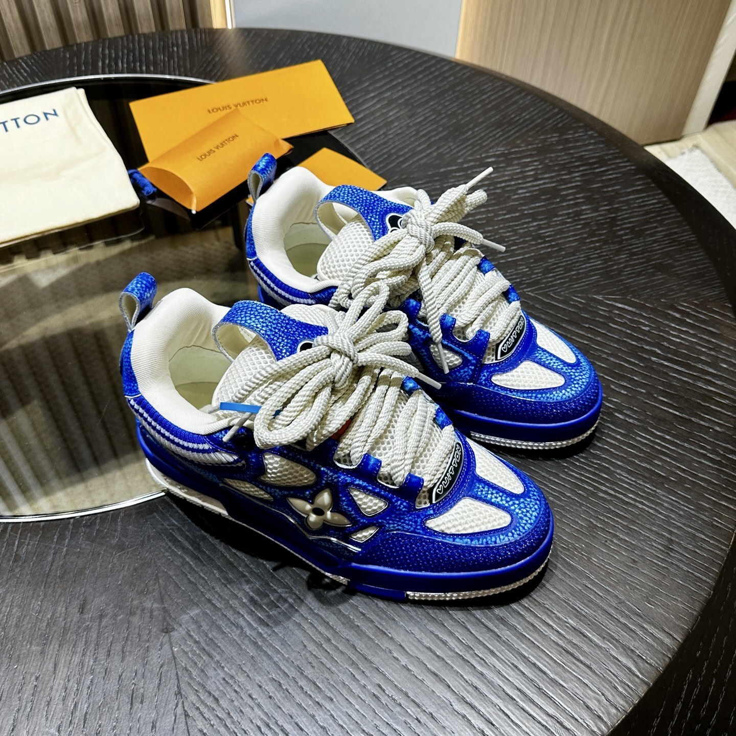 LV Sneaker 12
