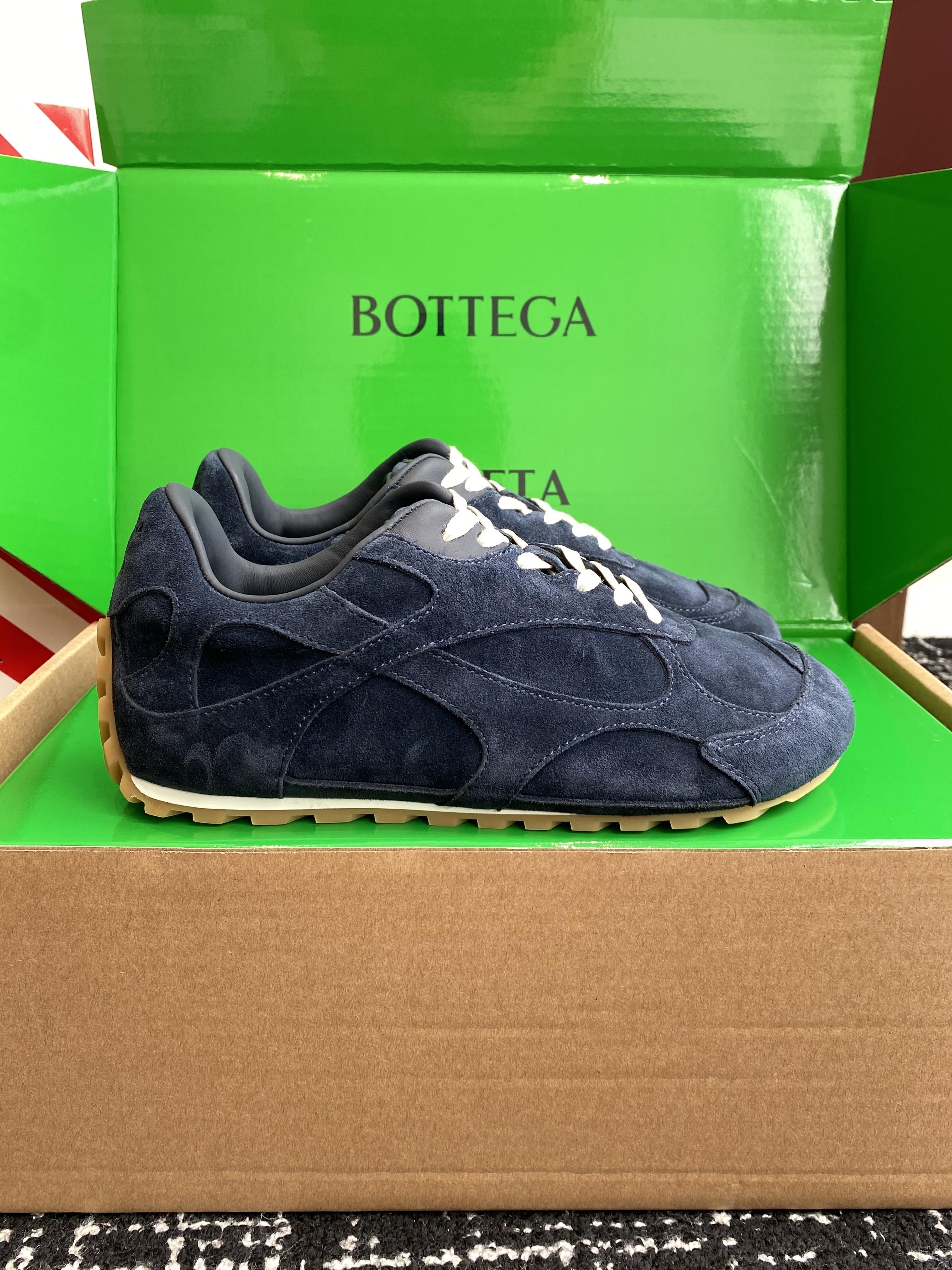 b0tt*ga Ven*ta sneaker 01