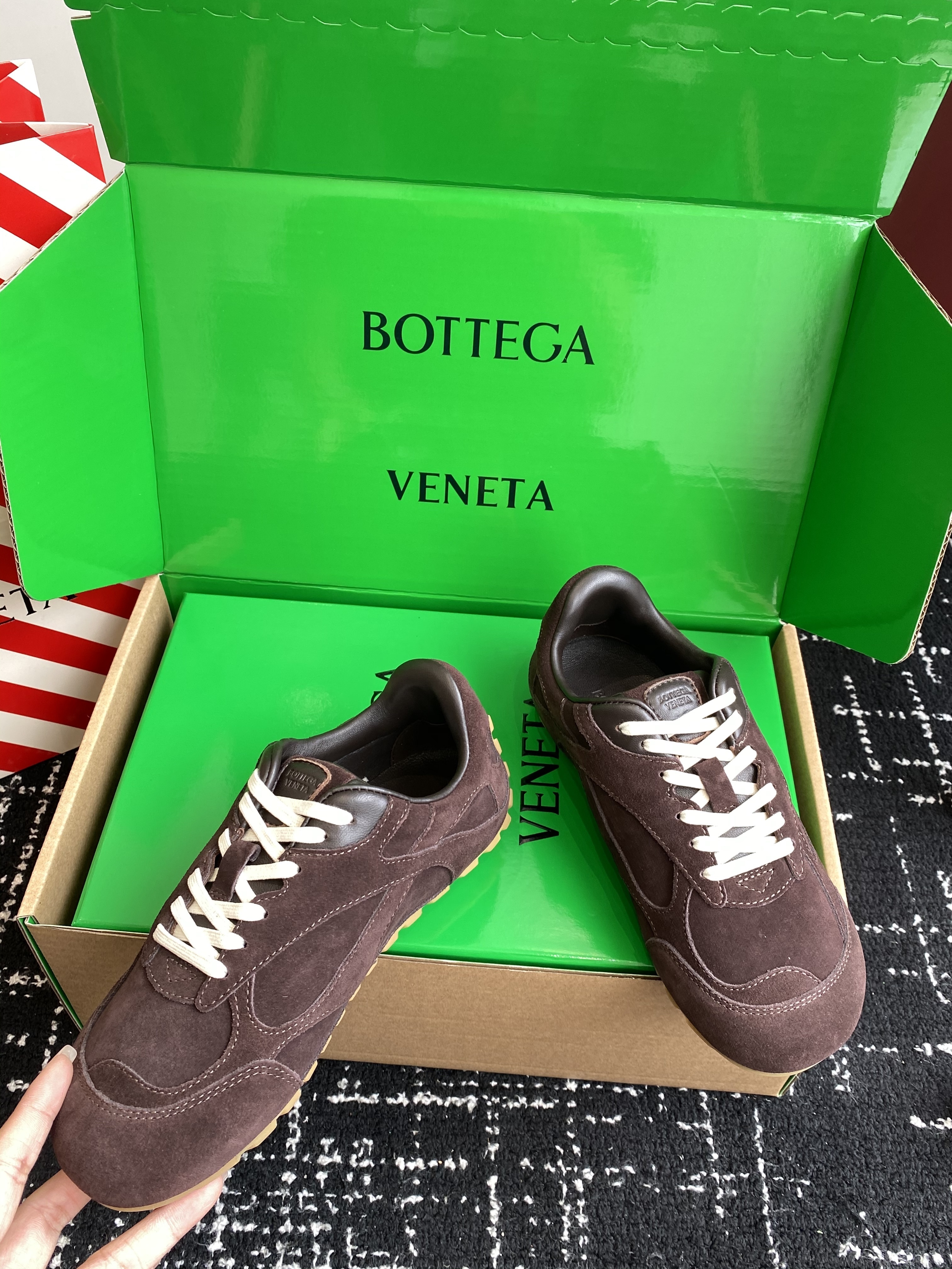 b0tt*ga Ven*ta sneaker 02