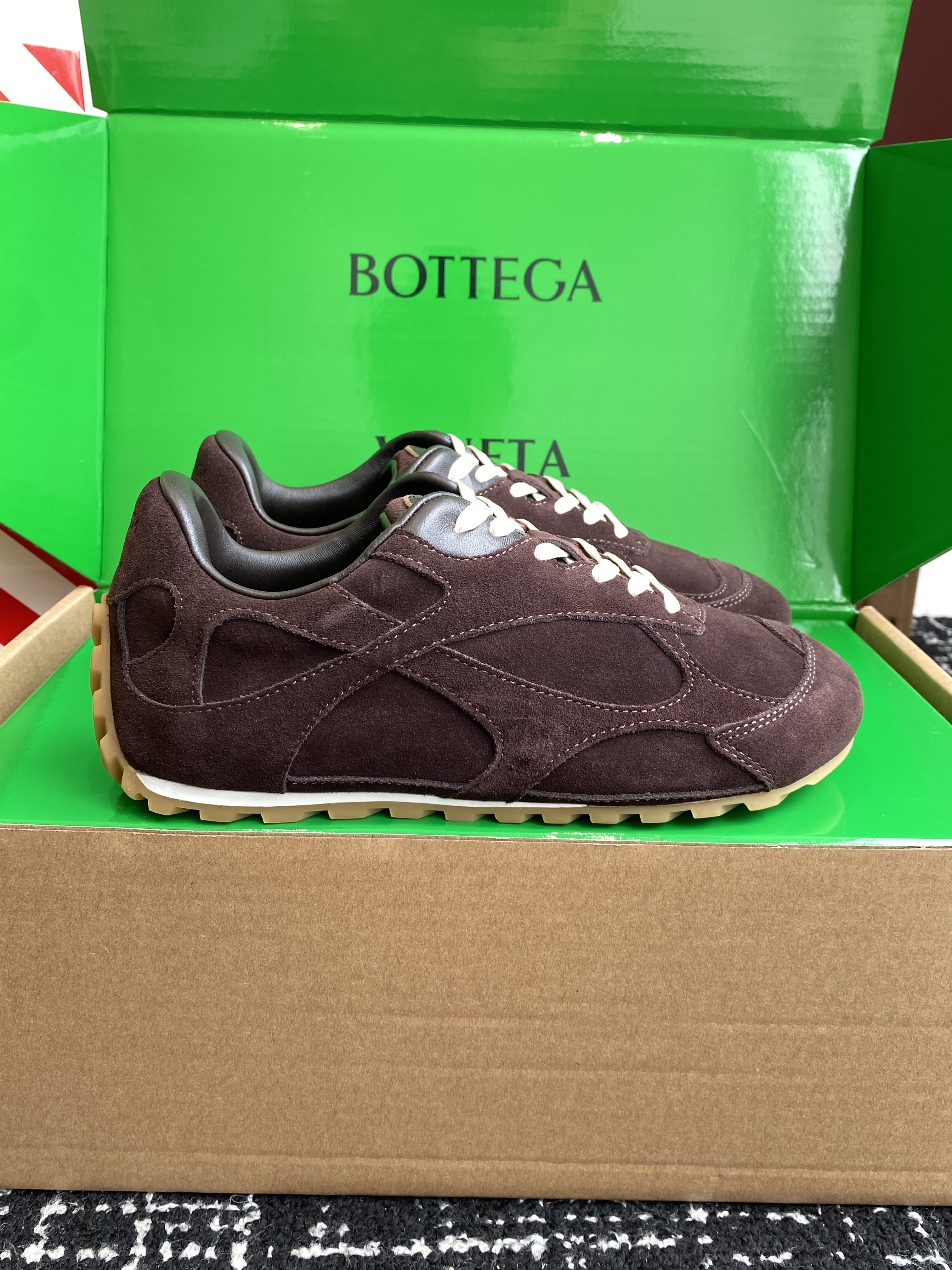 b0tt*ga Ven*ta sneaker 02