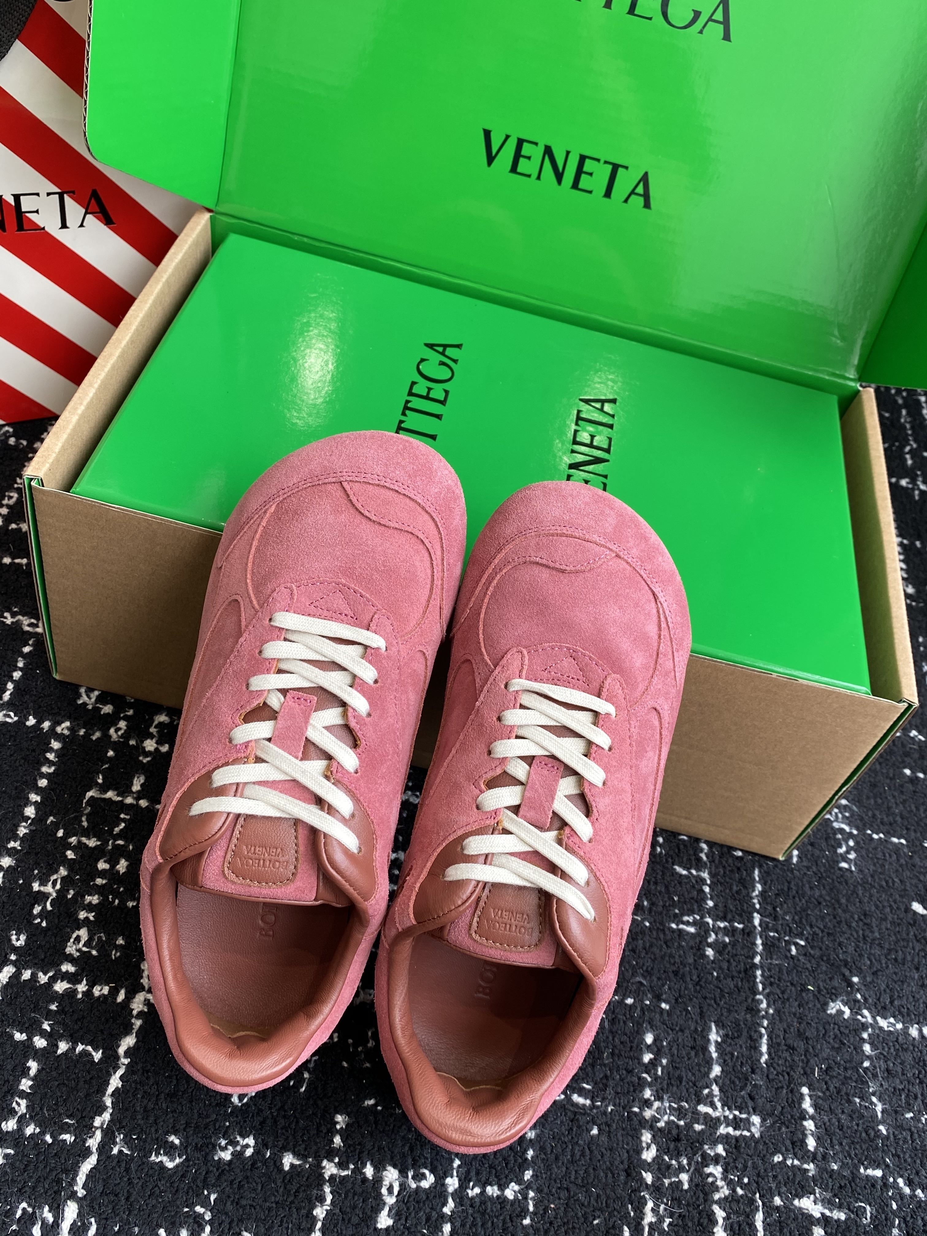 b0tt*ga Ven*ta sneaker 03